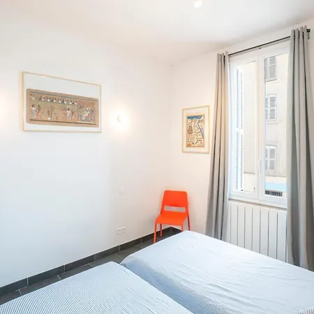 Bright And Modern 2 Bedroom In The Heart Of Antibes! Apartmán