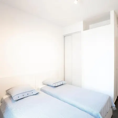 Bright And Modern 2 Bedroom In The Heart Of Antibes! Apartmán *